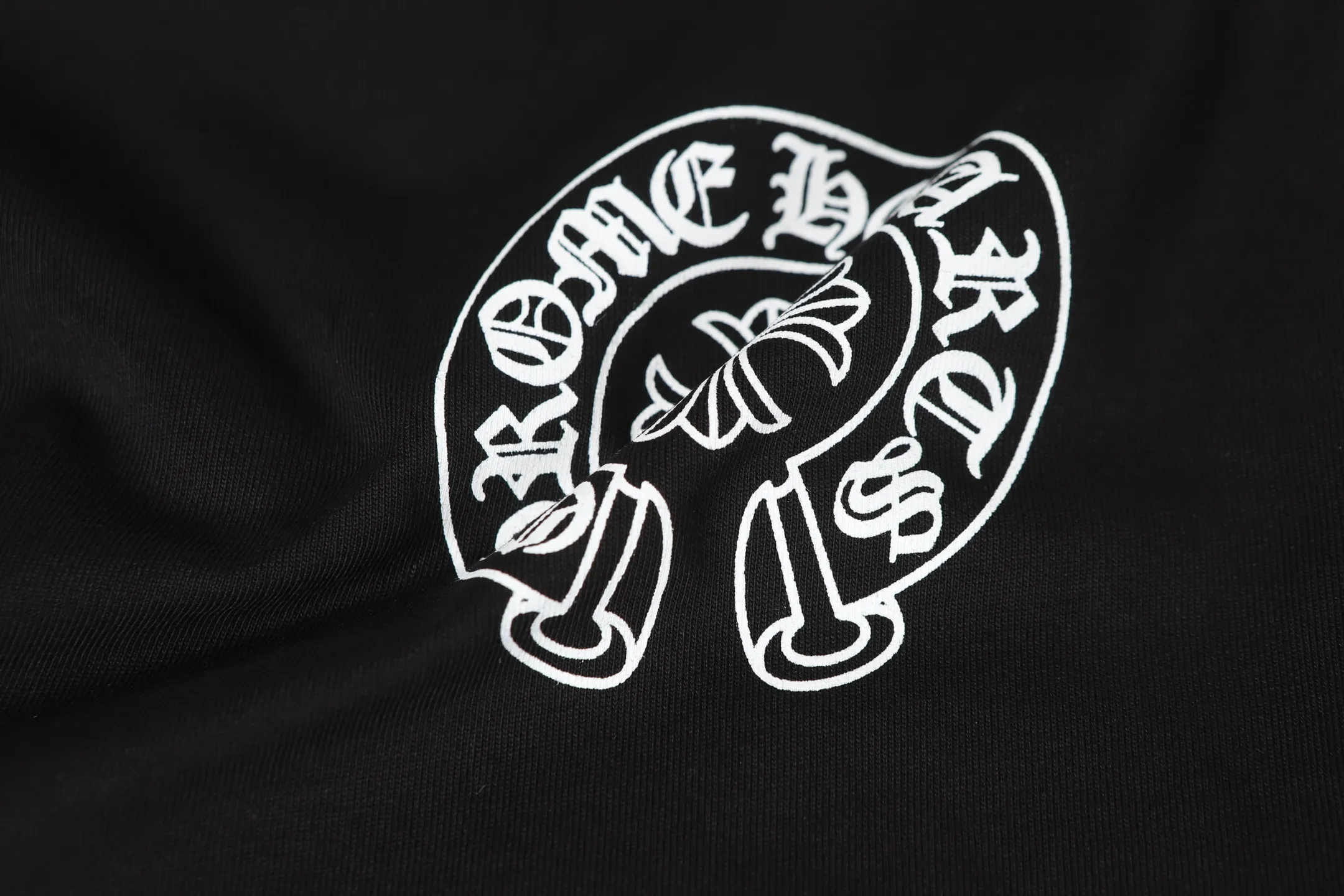 P160 Cross-border model. Those who pursue quality, please do not place an order. -Chrome Hearts/Chrome Hearts Sanskrit horseshoe🇺🇸 platform popular long-sleeved T-shirt -High weight, high density and high quality. The wool is soft, delicate and skin-friendly. It feels soft and silky. It has excellent warmth and skin-friendly properties. XL